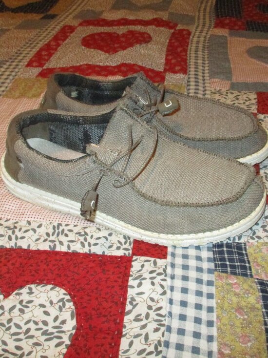 Hey Dude Men\'s Ultralight Wally Sox Slip-On Shoes - Sand size 11